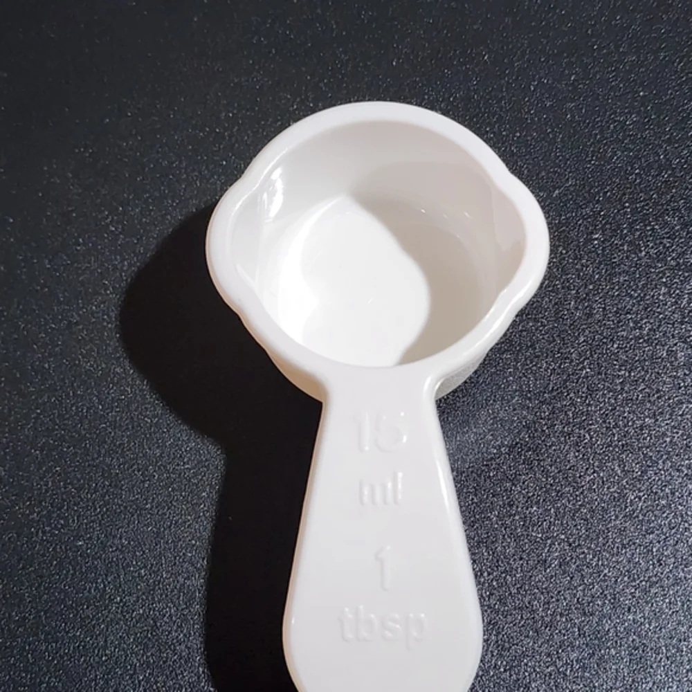 White‎ Tupperware Measuring Spoon Refrigerator Magnet 1 tbsp